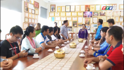 Tây Ninh - Đoàn Đại biểu Việt Nam - Campuchia tham quan mô hình kinh tế Trà Tâm Lan